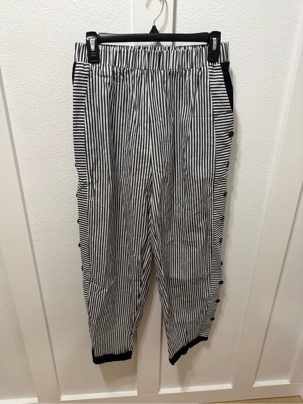 NWOT NORACORA PANTS WOMENS STRIPPED WHITE BLUE Travel Vacation Loungewear Medium